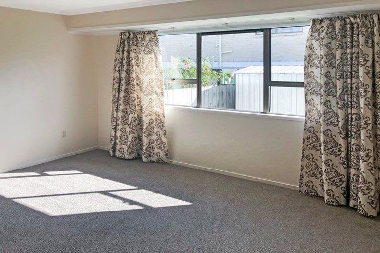 Photo of property in 1/25 Butley Drive, Farm Cove, Auckland, 2012