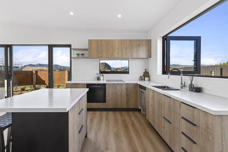 Photo of property in 8 Buttercup Street, Wanaka, 9382