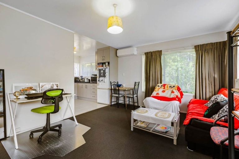 Photo of property in 2/79 Archers Road, Hillcrest, Auckland, 0629