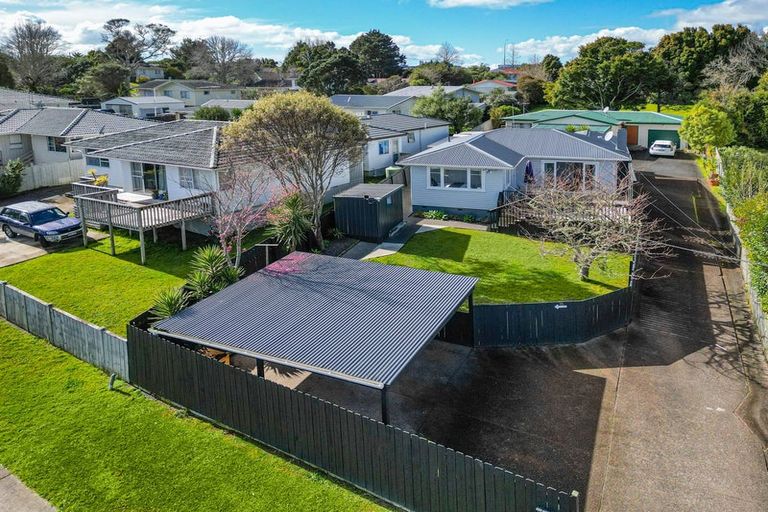 Photo of property in 15 Preston Avenue, Henderson, Auckland, 0610