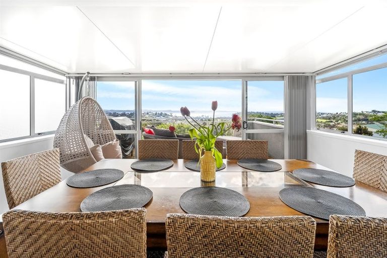 Photo of property in 69 Wade River Road, Stanmore Bay, Whangaparaoa, 0932