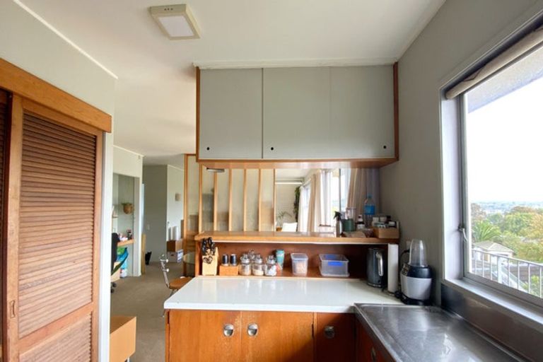 Photo of property in 28 Awaroa Road, Sunnyvale, Auckland, 0612