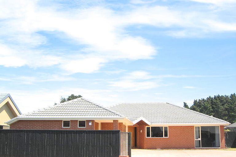 Photo of property in 49 Orlando Crescent, Waimairi Beach, Christchurch, 8083