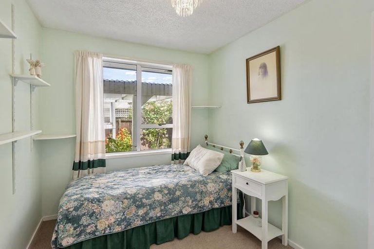 Photo of property in 2/7a Kruse Place, Redwood, Christchurch, 8051