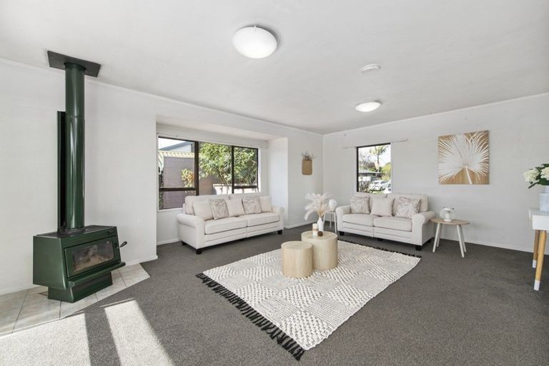 Photo of property in 1 Pandora Place, Welcome Bay, Tauranga, 3112