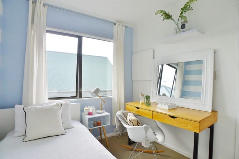 Photo of property in 2/37 Mcleod Road, Weymouth, Auckland, 2103