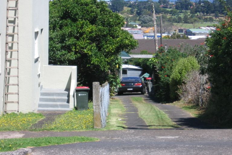 Photo of property in 3 Hayr Road, Three Kings, Auckland, 1042