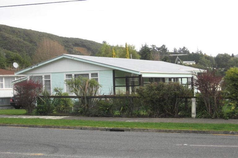Photo of property in 40 Horoeka Street, Stokes Valley, Lower Hutt, 5019