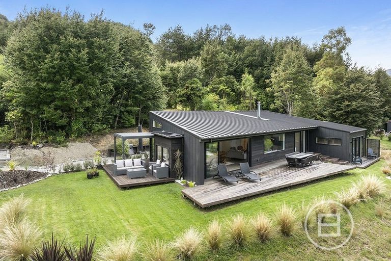 Photo of property in 18 Lookout Drive, Mount Creighton, Queenstown, 9371