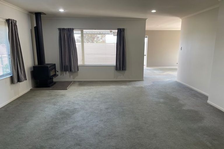 Photo of property in 2 Norm Pellow Drive, Manurewa, Auckland, 2105