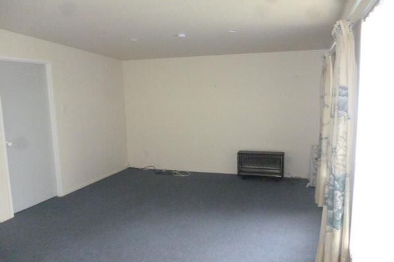 Photo of property in 8a Kingsclere Place, Goodwood Heights, Auckland, 2105