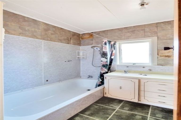 Photo of property in 1/5 Cameron Street, Papakura, 2110