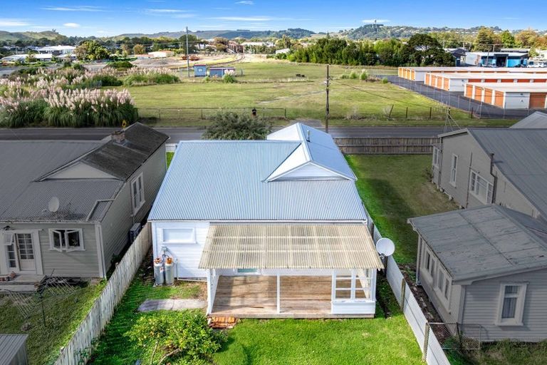 Photo of property in 15 Kelvin Street, Aramoho, Whanganui, 4500