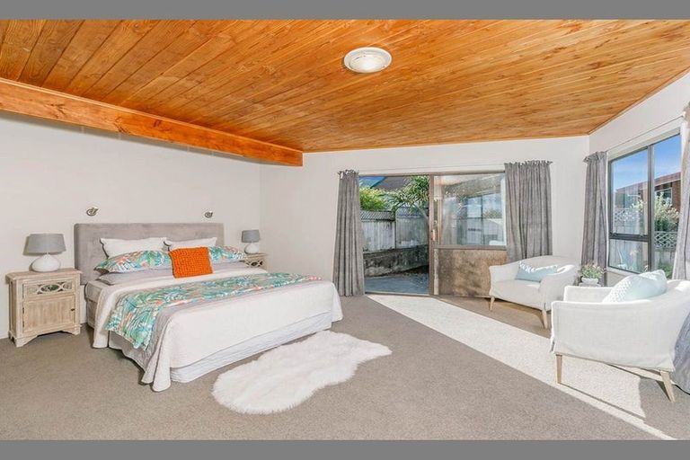 Photo of property in 3 Farr Road, West Harbour, Auckland, 0618