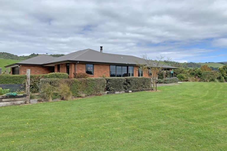 Photo of property in 2035 Hillfoot Road, Warepa, Balclutha, 9273