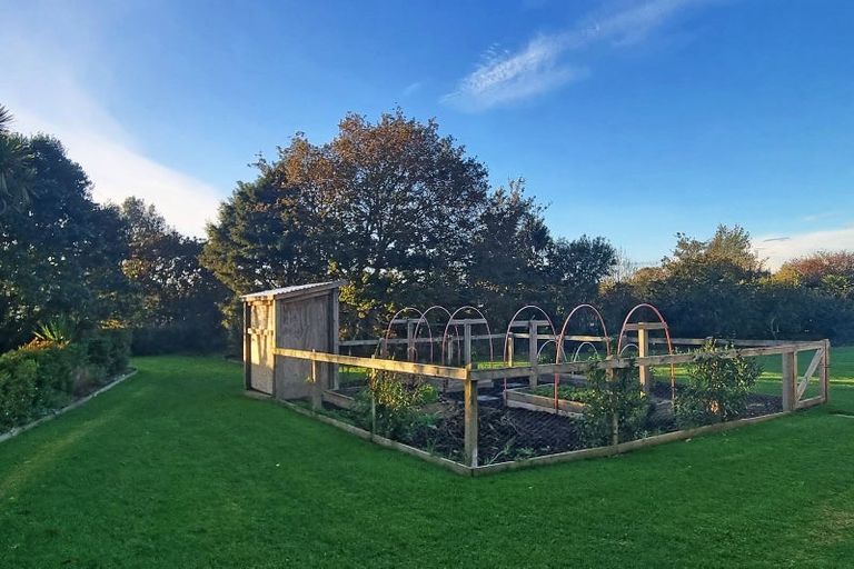 Photo of property in 490 Whitehills Road, Waitoki, Silverdale, 0994