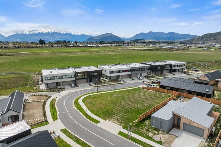 Photo of property in 12 Rubus Street, Wanaka, 9382