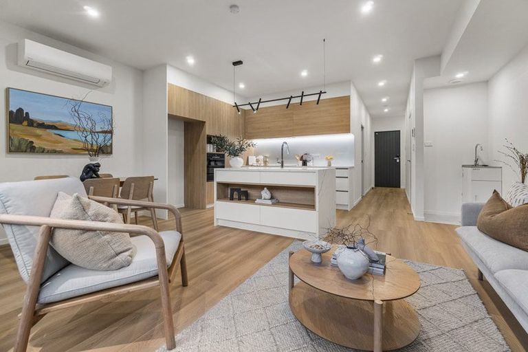 Photo of property in 37 Corunna Road, Milford, Auckland, 0620