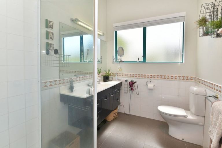 Photo of property in 12 Ascot Way, Orewa, 0931