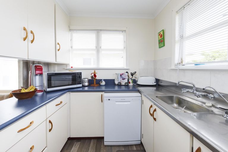 Photo of property in 17 Kaituna Street, Milson, Palmerston North, 4414