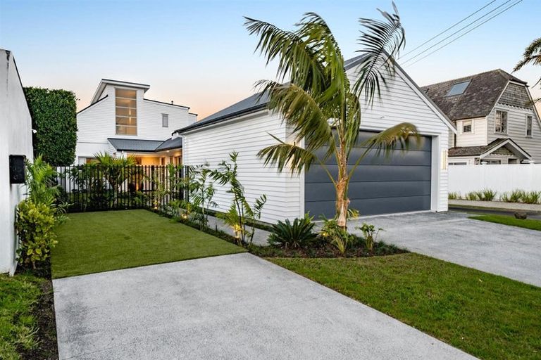 Photo of property in 5 Holiday Road, Milford, Auckland, 0620