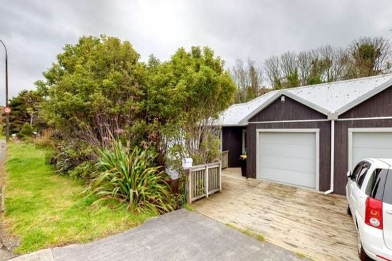 Photo of property in 263 Middleton Road, Glenside, Wellington, 6037