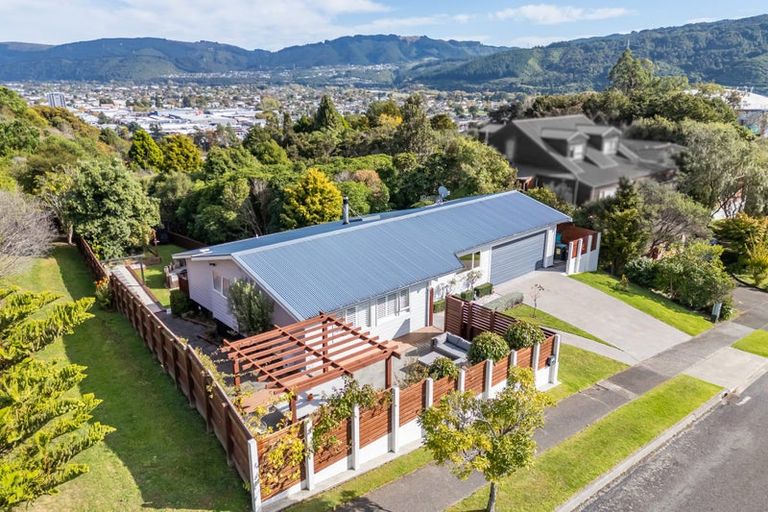 Photo of property in 10 Seymour Grove, Kingsley Heights, Upper Hutt, 5018