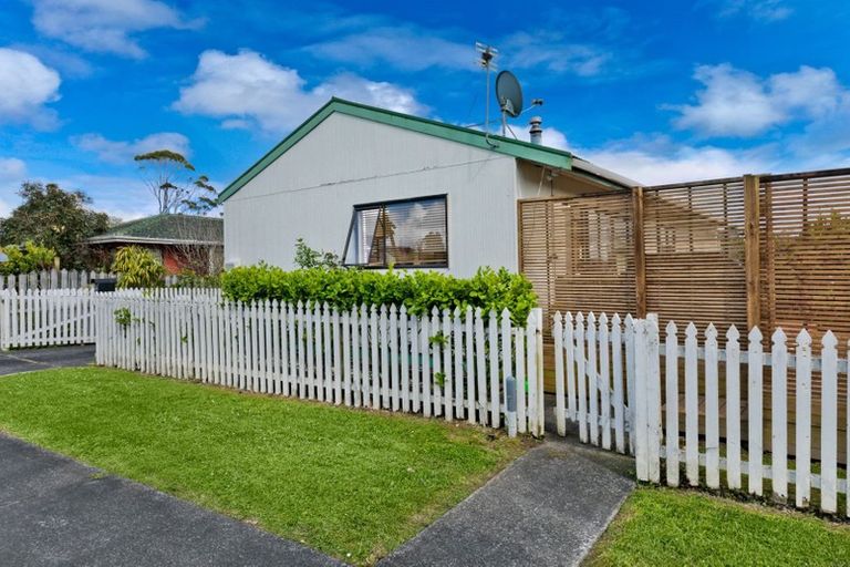 Photo of property in 52 Luanda Drive, Ranui, Auckland, 0612