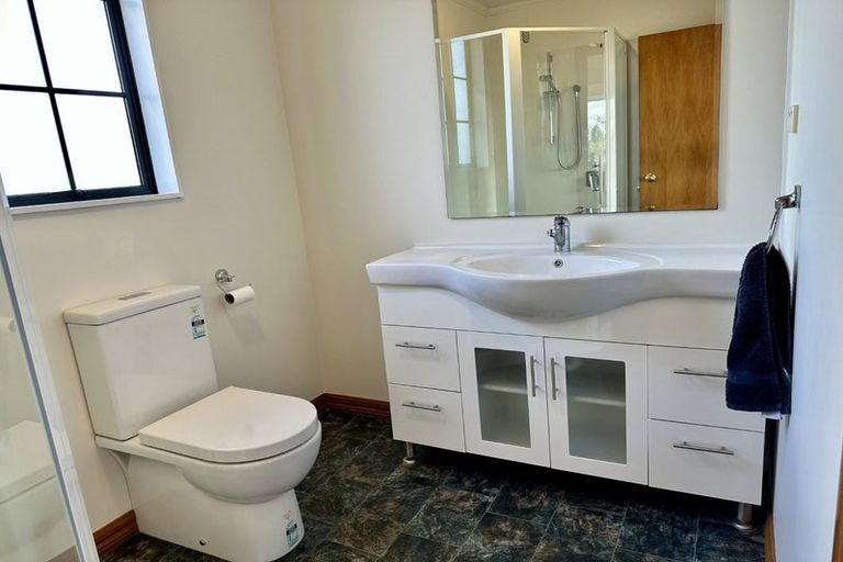 Photo of property in 11 Woodgate Court, Fitzherbert, Palmerston North, 4410