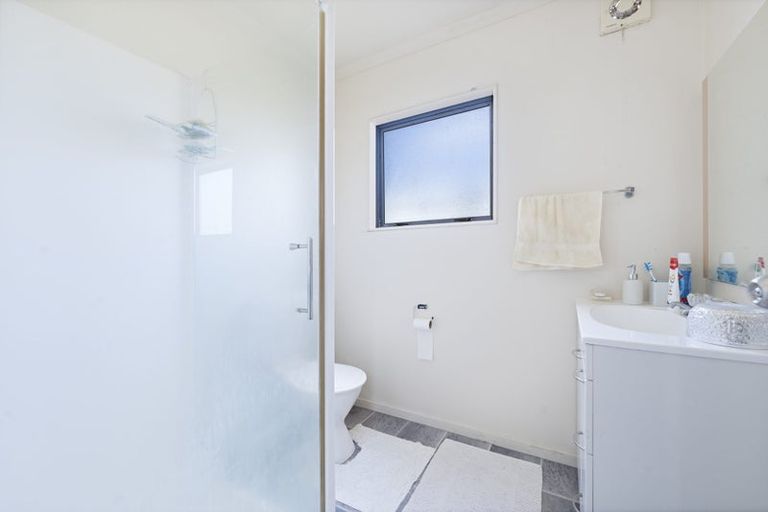 Photo of property in 41 St Leonards Road, Kelston, Auckland, 0602
