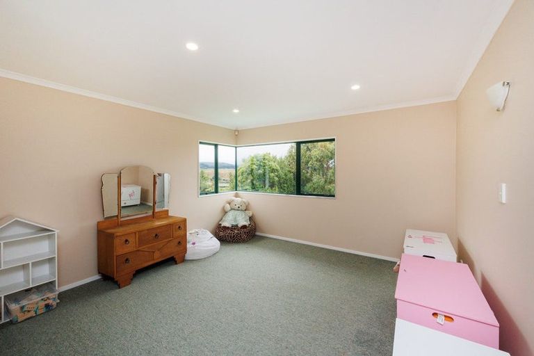 Photo of property in 140 Pacific Drive, Fitzherbert, Palmerston North, 4410