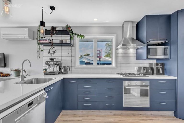 Photo of property in 17 Newport Street, Avondale, Christchurch, 8061