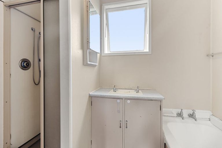 Photo of property in 6 Dalry Place, Mangere Bridge, Auckland, 2022