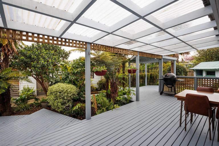 Photo of property in 24 Parkland Crescent, Terrace End, Palmerston North, 4410