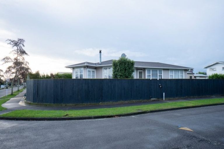 Photo of property in 28 Kaituna Street, Milson, Palmerston North, 4414
