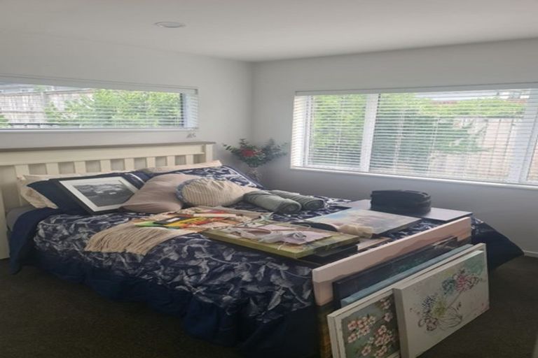 Photo of property in 20 Papa Orchard Drive, Kumeu, 0810