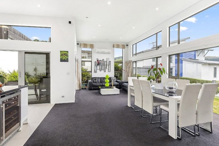 Photo of property in 5 Linacre Way, Tawa, Wellington, 5028