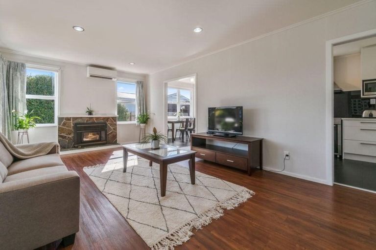 Photo of property in 55 Graham Avenue, Te Atatu Peninsula, Auckland, 0610