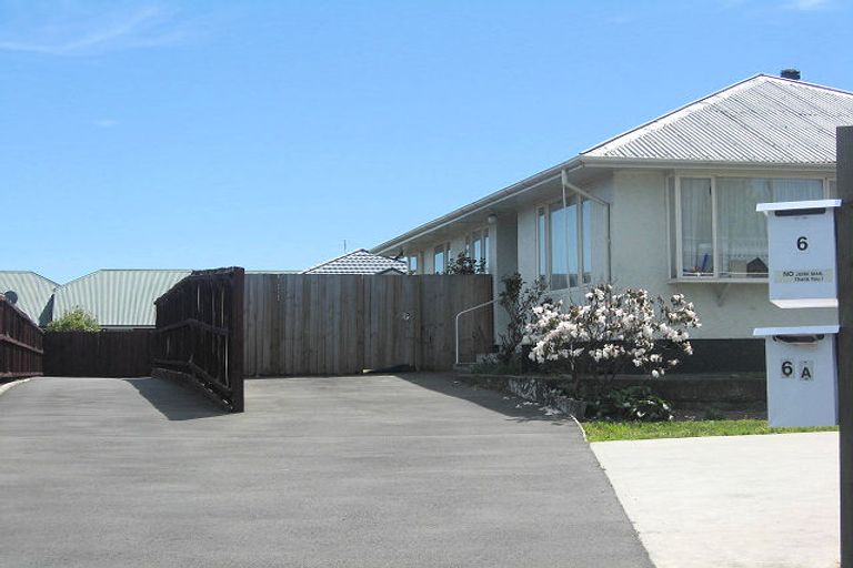 Photo of property in 6a Lake Terrace Road, Burwood, Christchurch, 8061