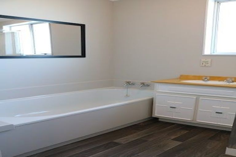 Photo of property in 1/88 Le Cren Street, Seaview, Timaru, 7910