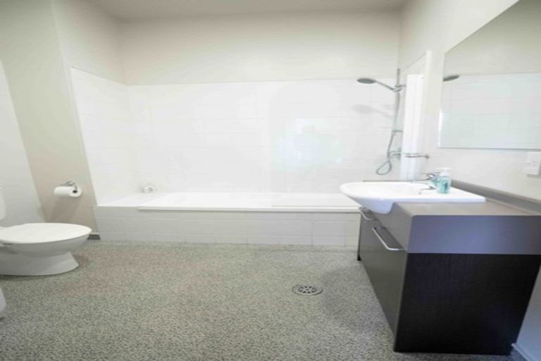 Photo of property in Stadium Garden Flats, 203/107 Thorndon Quay, Pipitea, Wellington, 6011