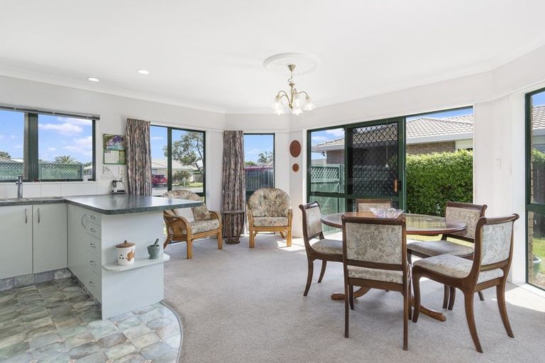 Photo of property in 10 James Henry Avenue, Papamoa Beach, Papamoa, 3118