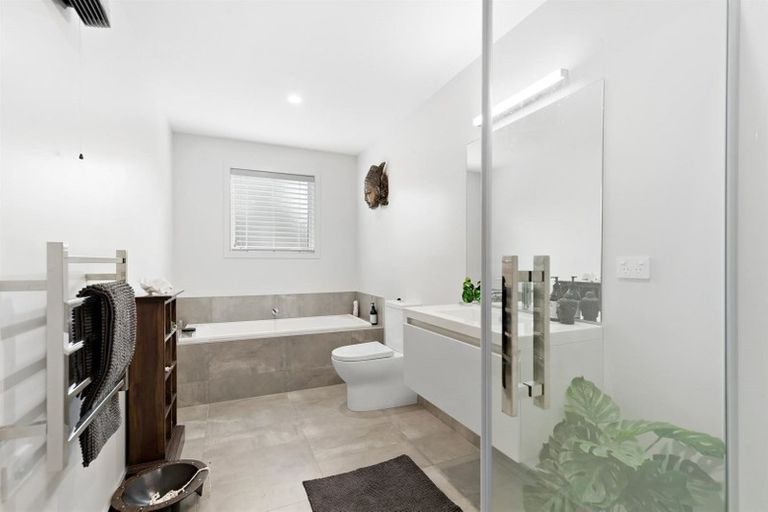 Photo of property in 14 Lakeview Terrace, Lake Hawea, Wanaka, 9382