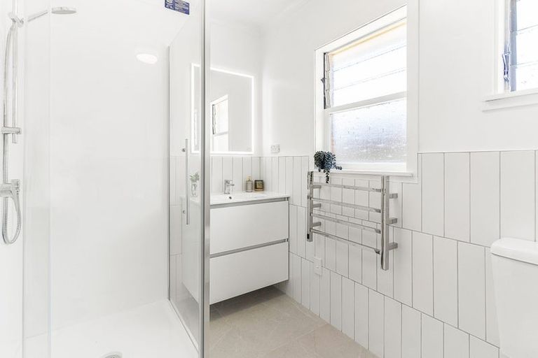 Photo of property in 1/28 Gordon Avenue, Milford, Auckland, 0620