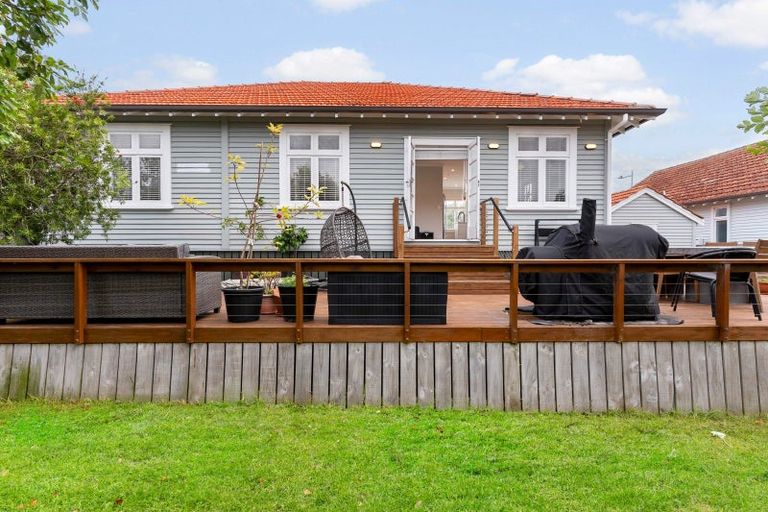 Photo of property in 1 Cochrane Road, Hobsonville, Auckland, 0616