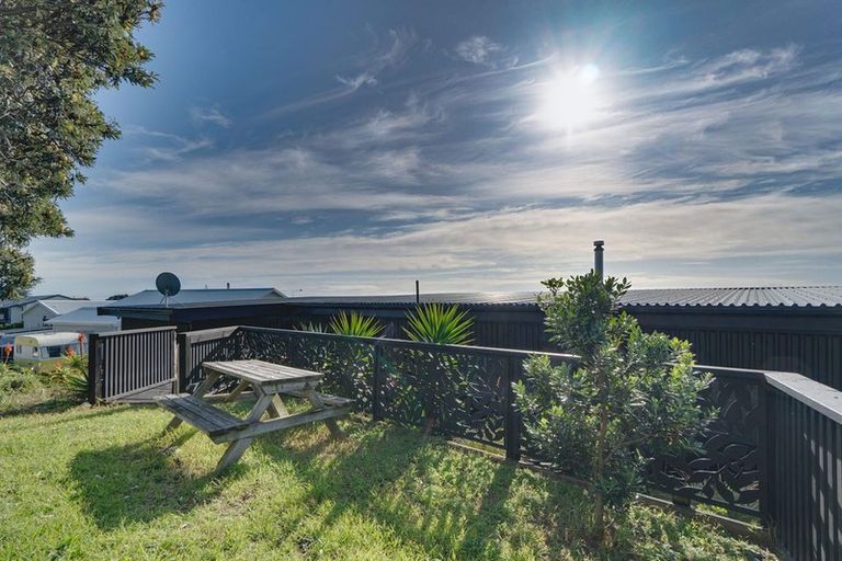 Photo of property in 37 Seagrass Place, Otaki Beach, Otaki, 5512