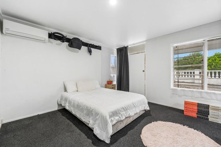 Photo of property in 214a Edmonton Road, Te Atatu South, Auckland, 0610