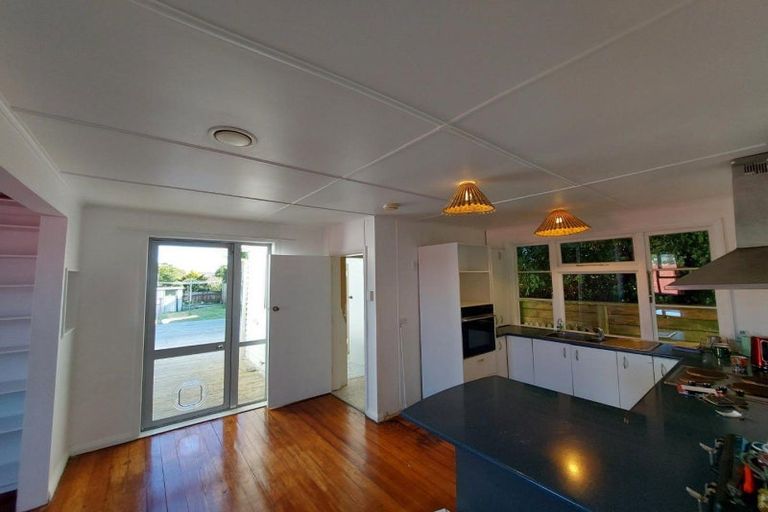 Photo of property in 132 Pioneer Road, Moturoa, New Plymouth, 4310