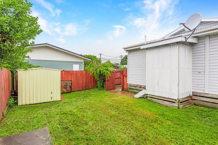 Photo of property in 10 Parakai Street, Paraparaumu, 5032