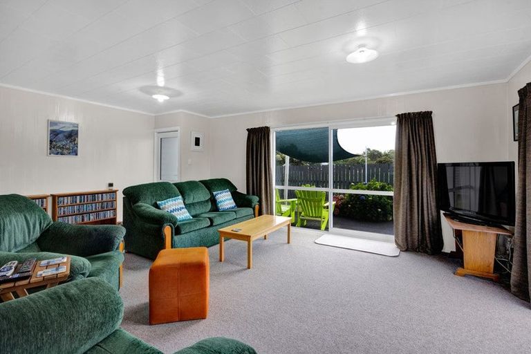 Photo of property in 13 Gibson Place, Patea, 4520